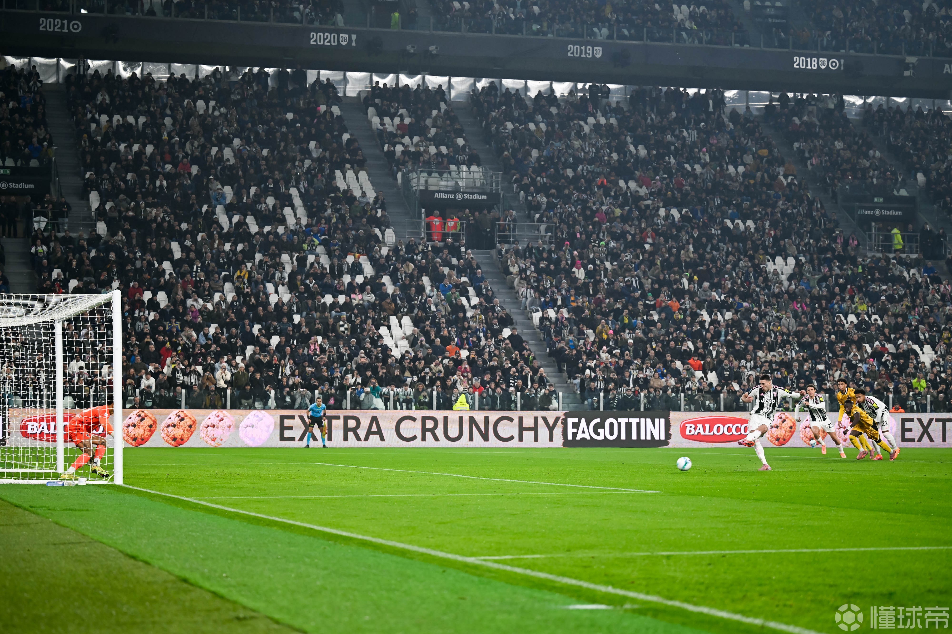 乌迪内斯客场击败尤文图斯，继续领跑积分榜的简单介绍