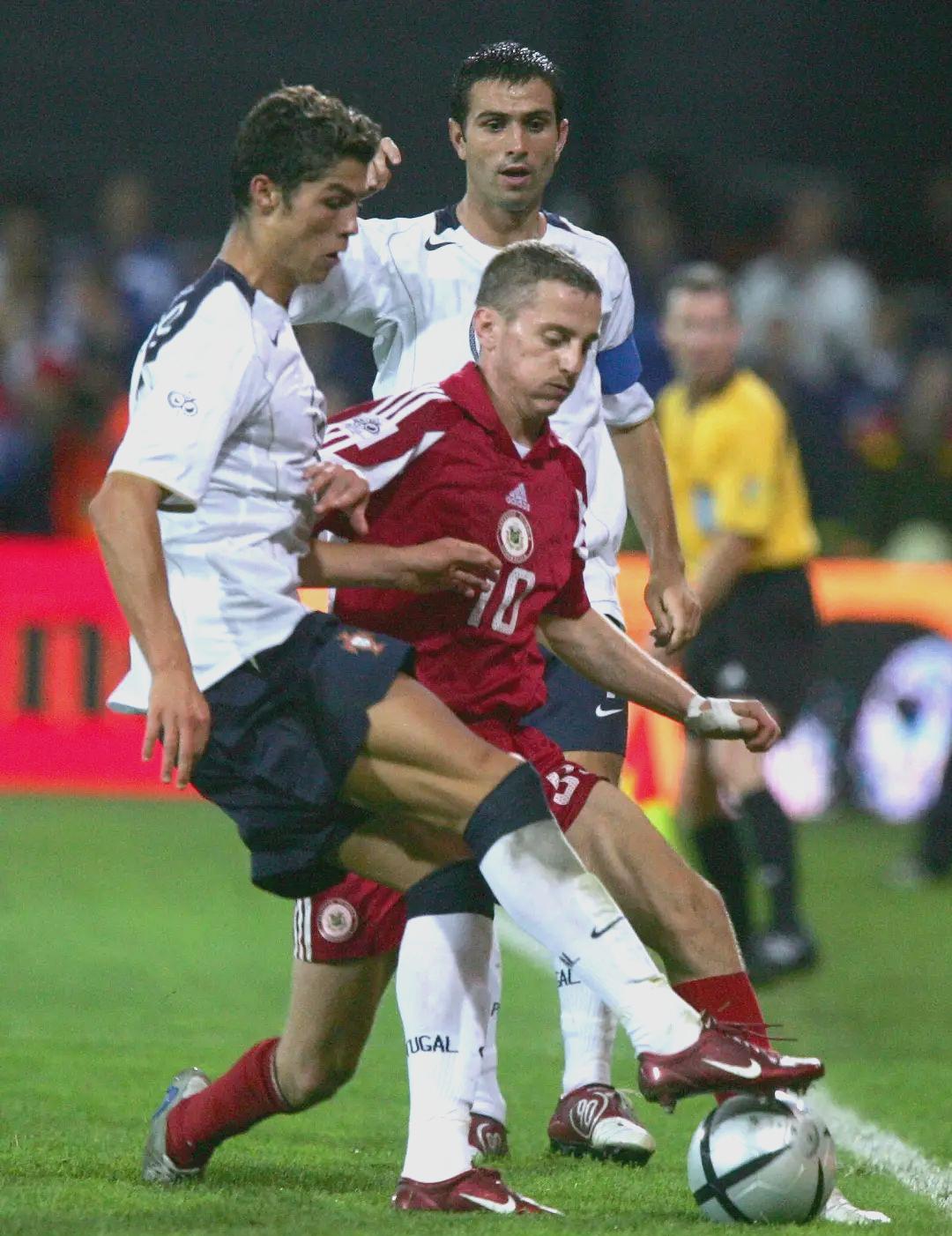 PG中国登录入口-足球明星在赛场上大放异彩，实力不容忽视