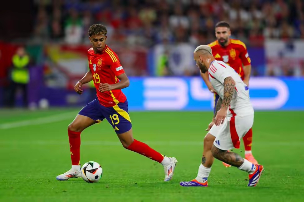 西班牙顶级联赛中产生冠军争夺