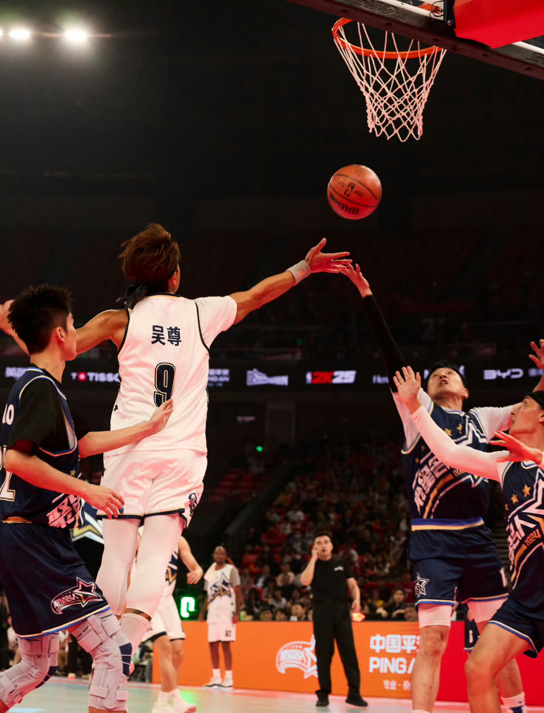 篮球锦标赛引发球迷热情追捧 篮球锦标赛引发球迷热情追捧