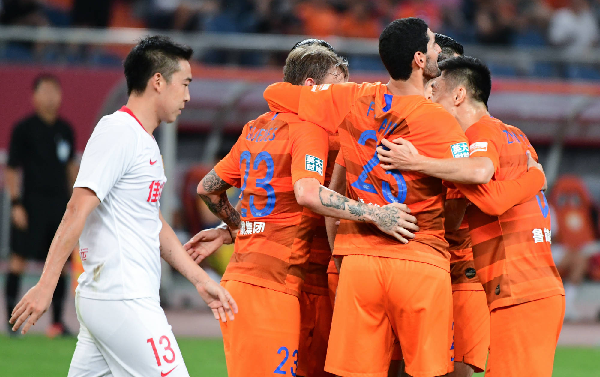 山东鲁能大胜深圳佳兆业