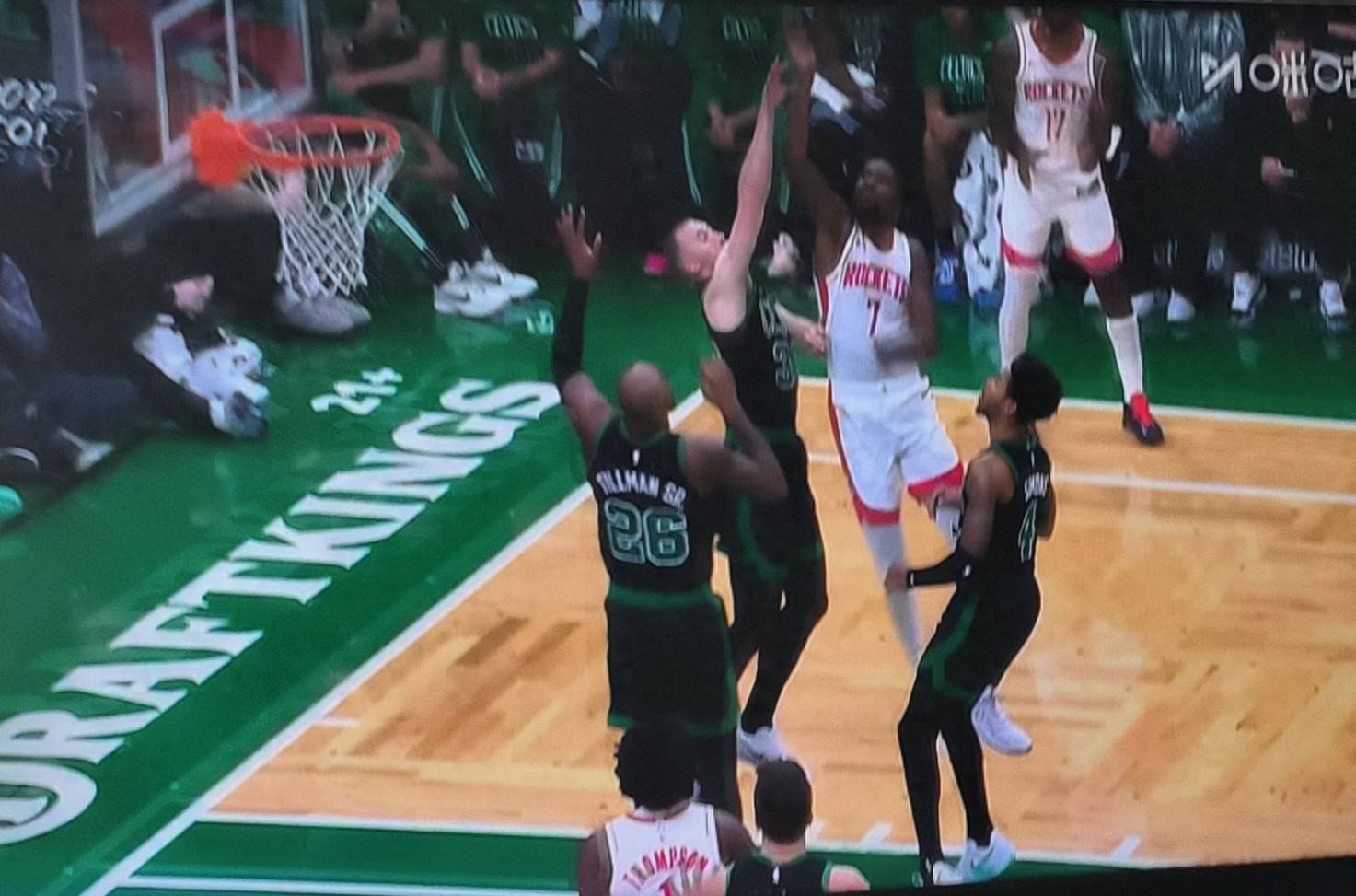 包含凯尔特人翻盘天津队，西亚卡姆统治全场的词条