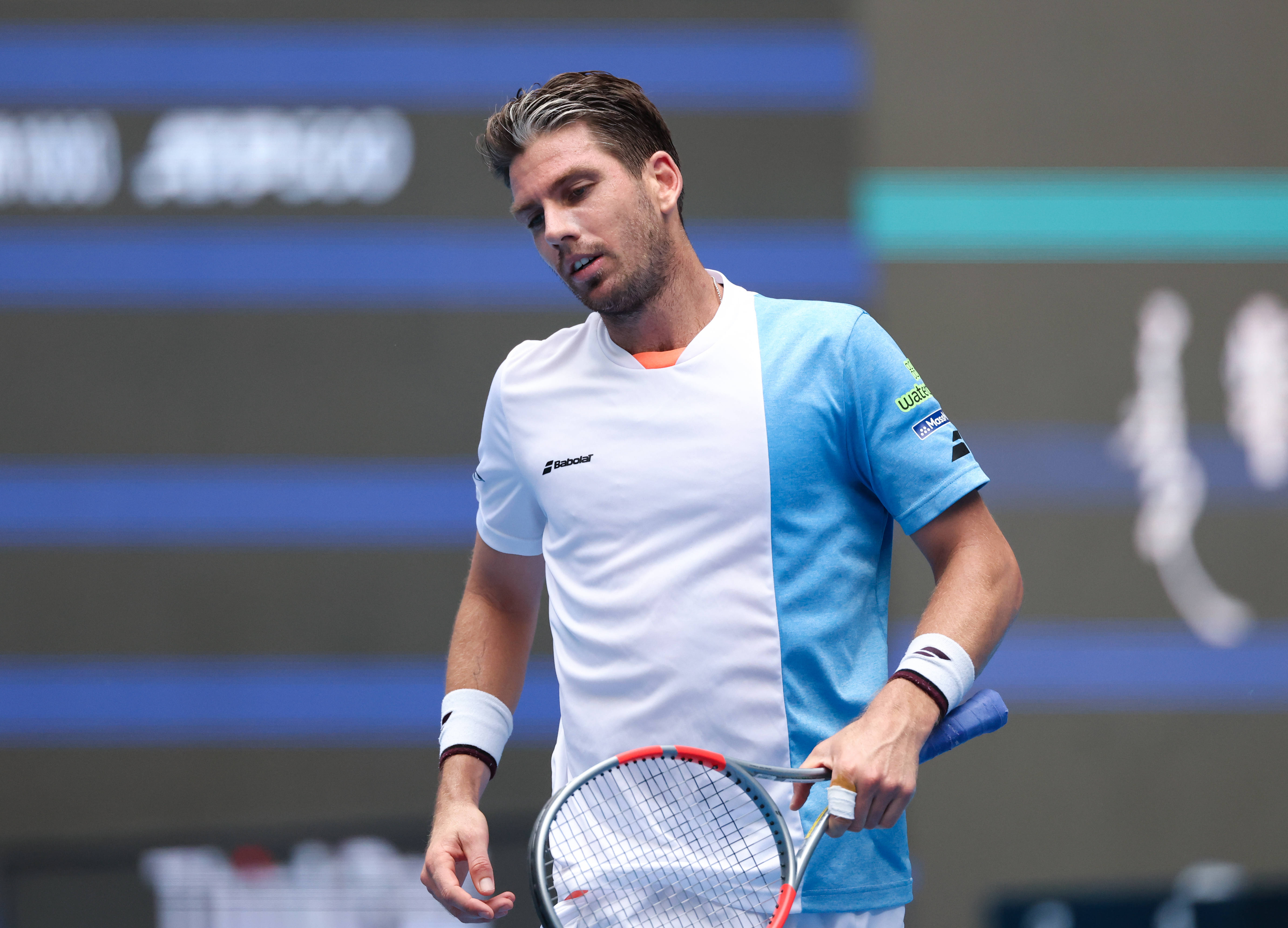 包含日本网球队轻取意大利网球队，梅德韦杰夫打破历史纪录的词条