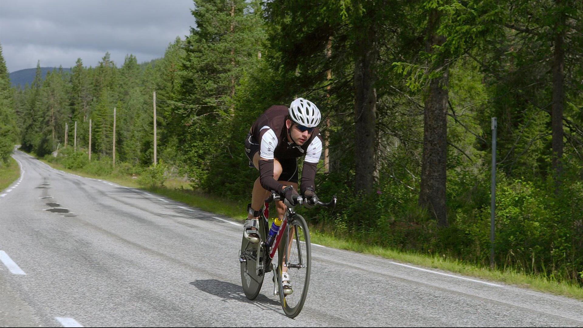 孤星闪耀，拉塞尔扛起全队，红牛车队如何以体系化优势碾压索伯